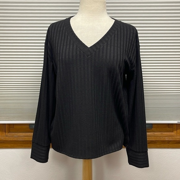 Vince Camuto Black Rib Knit V-Neck Long Sleeve Top Size Small - Picture 2 of 9